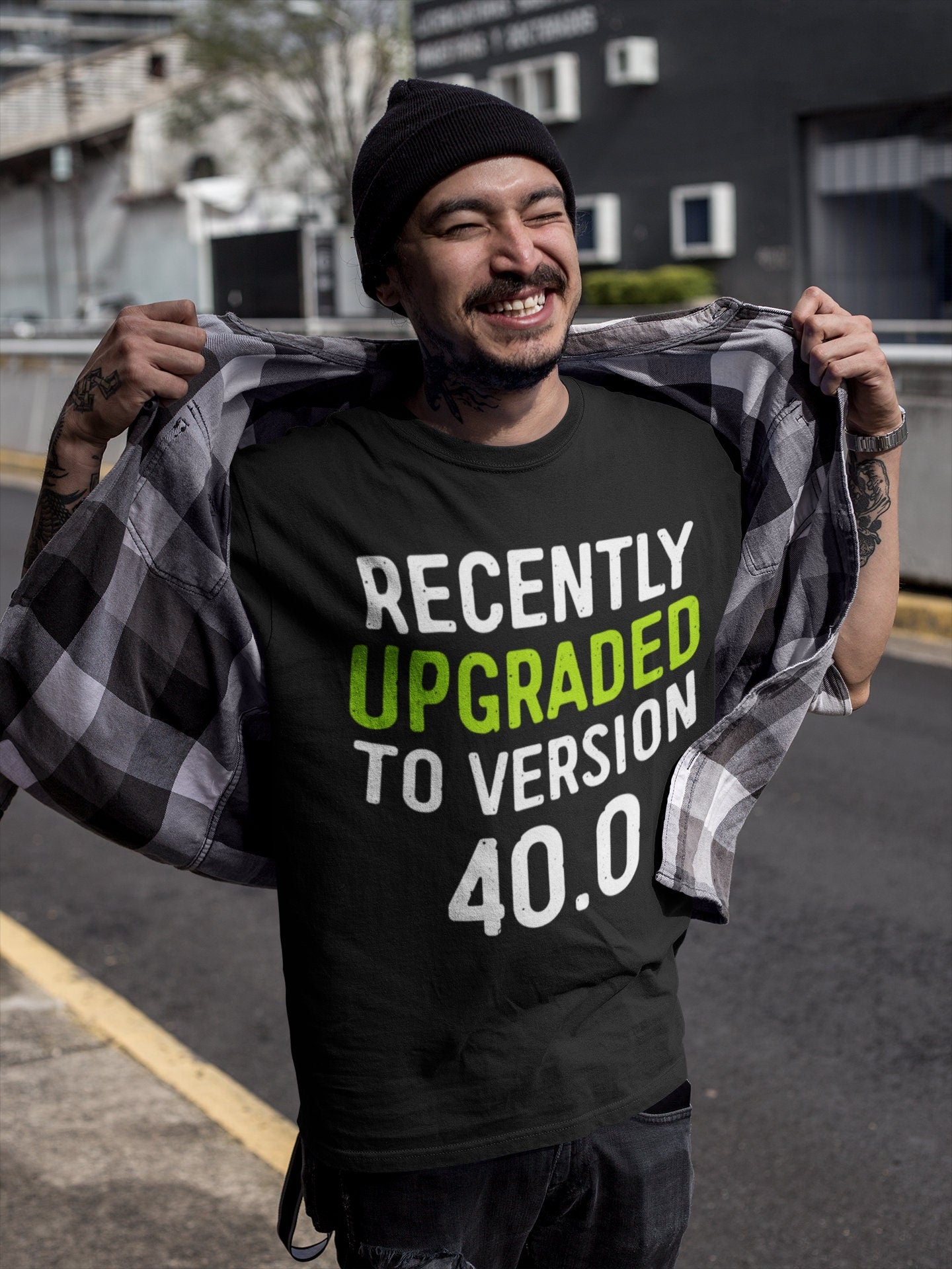 Recently Upgraded To Version 40.0 T-Shirt - Unisex Funny Mens 40th Birthday Gamer Shirt - Born in 1985 Gaming TShirt - Happy 40th BDay Gift