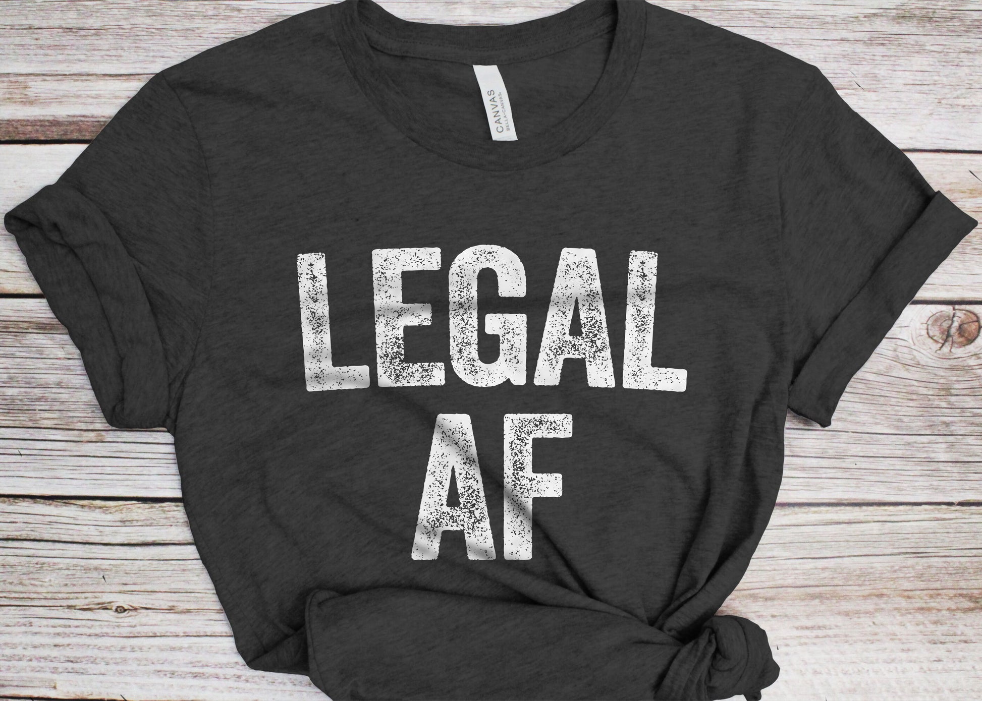 Legal AF T-Shirt - Unisex Funny 21 AF Mens 21st Birthday Shirt - Born in 2004 BDay Gift Vintage TShirt